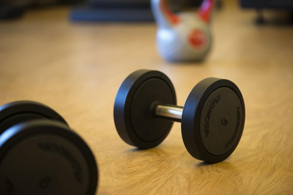 Al Aziziyah Boutique Hotel By The Torch Al Rayyan Exterior photo A 2 kg dumbbell