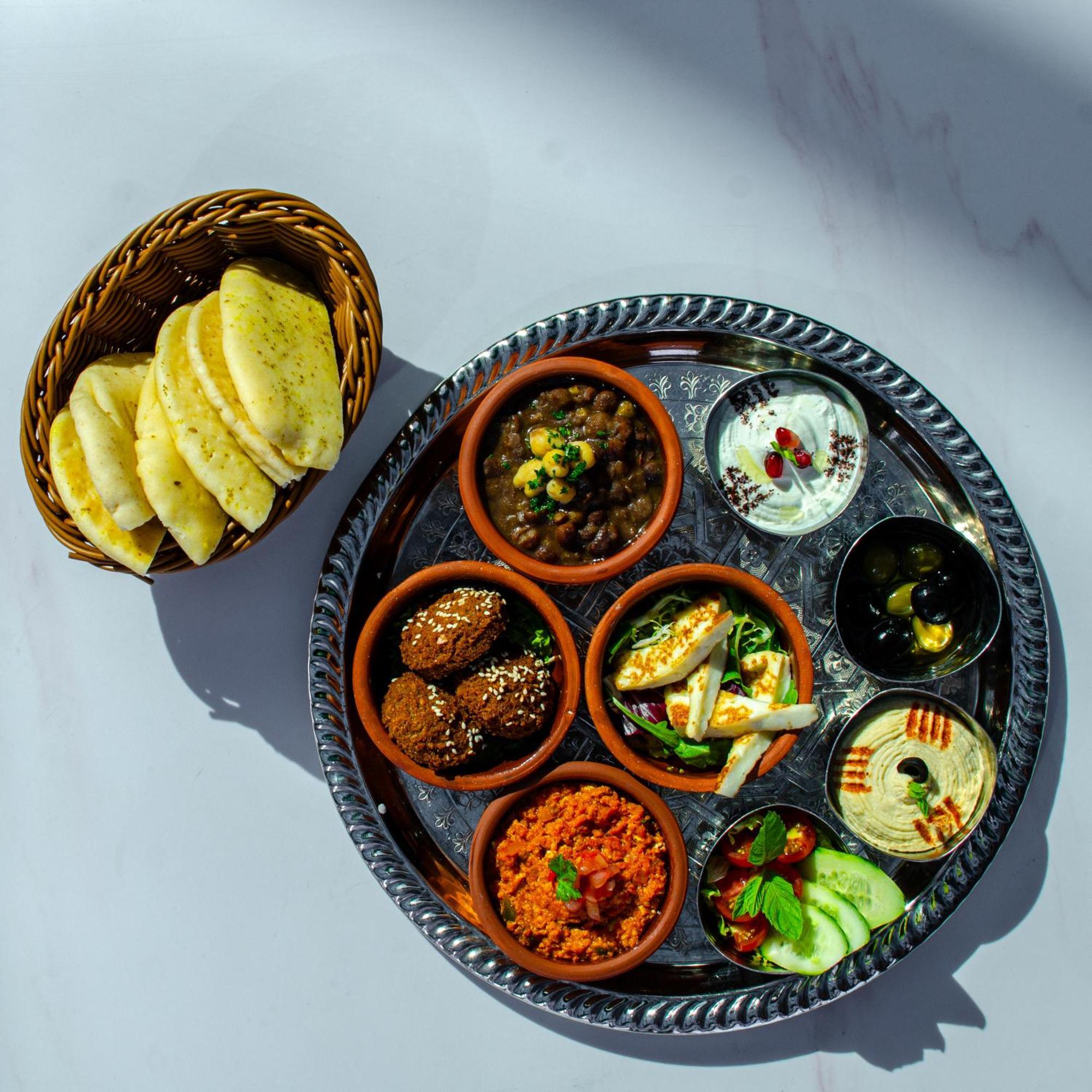 Al Aziziyah Boutique Hotel By The Torch Al Rayyan Exterior photo Meze